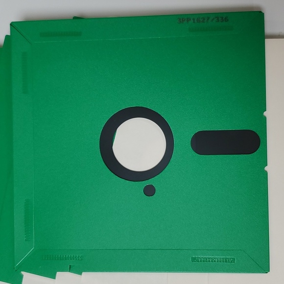 5.25 inch floppy disks lot of 10 Untested Each is in a paper holder - Picture 3 of 5